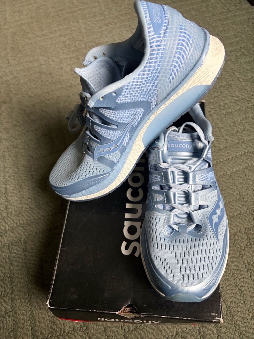 NWT Saucony Liberty ISO Women’s Light Blue Running Sneakers Size 9